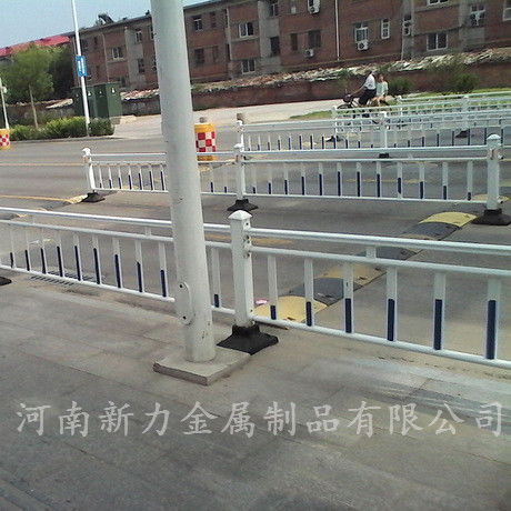 【三门峡灵宝道路护栏交通隔离栏市政道路栏杆道路栅栏制造商】-